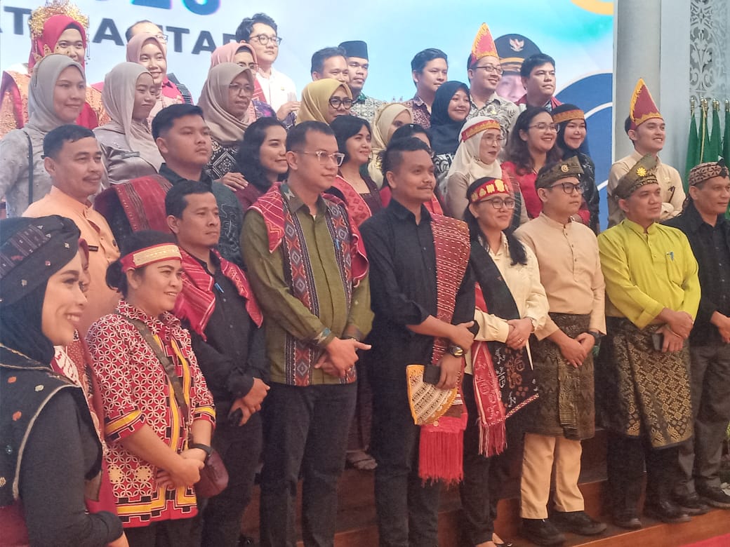 Peringatan Hari Guru di Kantor Gubsu, Berlangsung Meriah 1 Guru