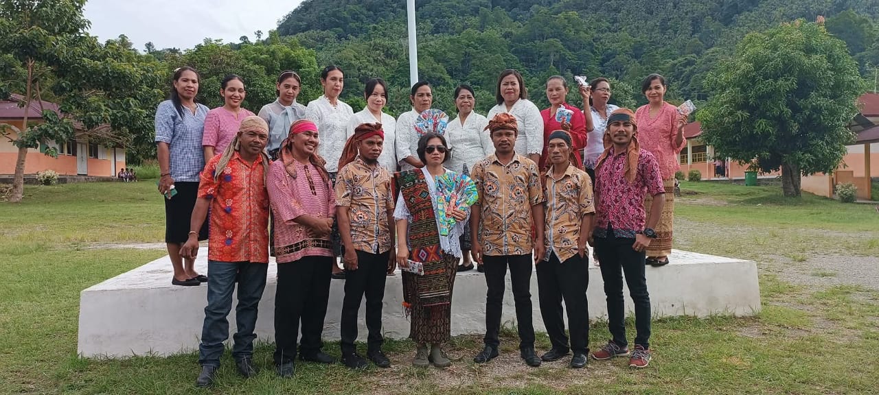 Bu Guru, Melintasi Tiga Provinsi Berlabuh di Leksula 2 Di