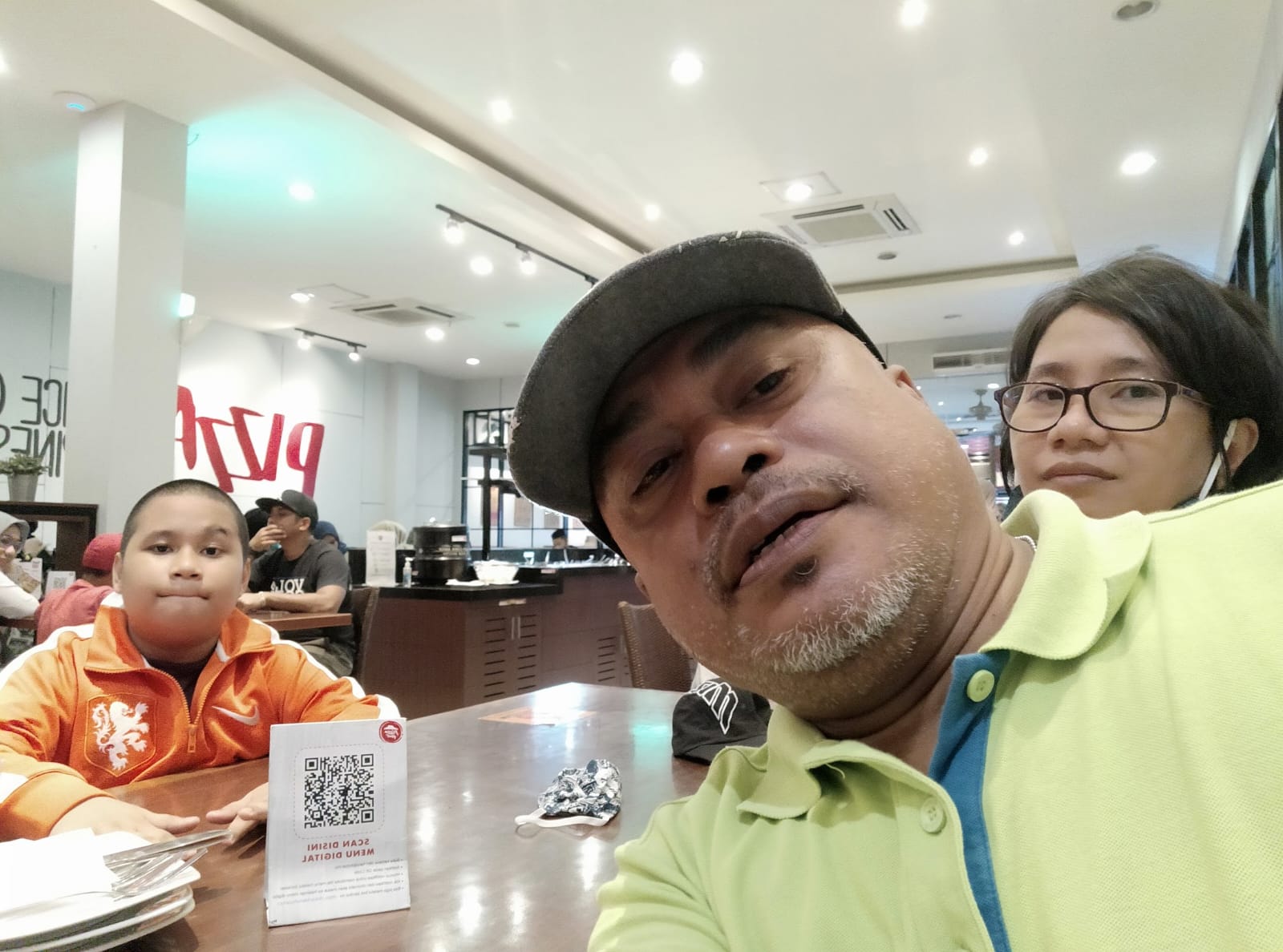 Bu Guru, Melintasi Tiga Provinsi Berlabuh di Leksula 5 Di