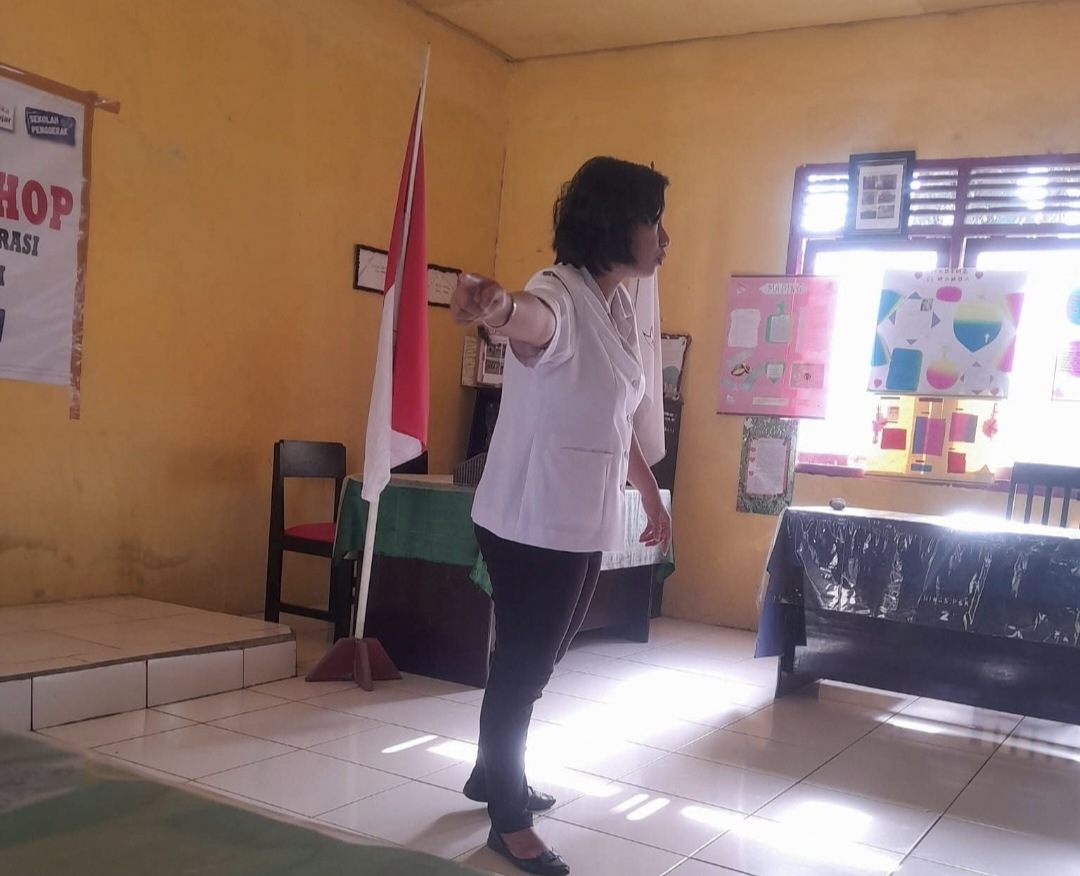 Bu Guru, Melintasi Tiga Provinsi Berlabuh di Leksula 4 Di