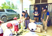 Viral Siswa Pakai Sepatu Robek, Sabam Rajagukguk Kirim Bantuan Sepatu
