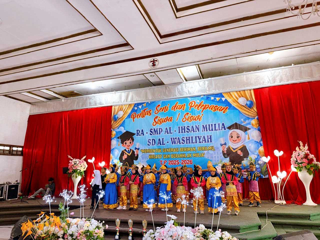 Pelepasan Siswa AL-Ihsan Mulia dan Al-Wasliyah, Meriah Dihibur Tarian Daerah 1 Pelepasan