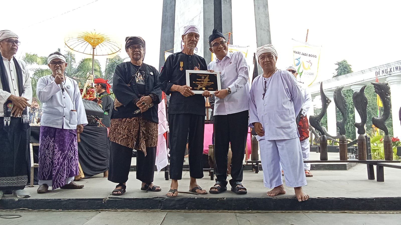 Babakti Tugu Kujang Meriahkan HJB ke-544, Bangkitkan Rasa Cinta Budaya Sunda 2 Tugu