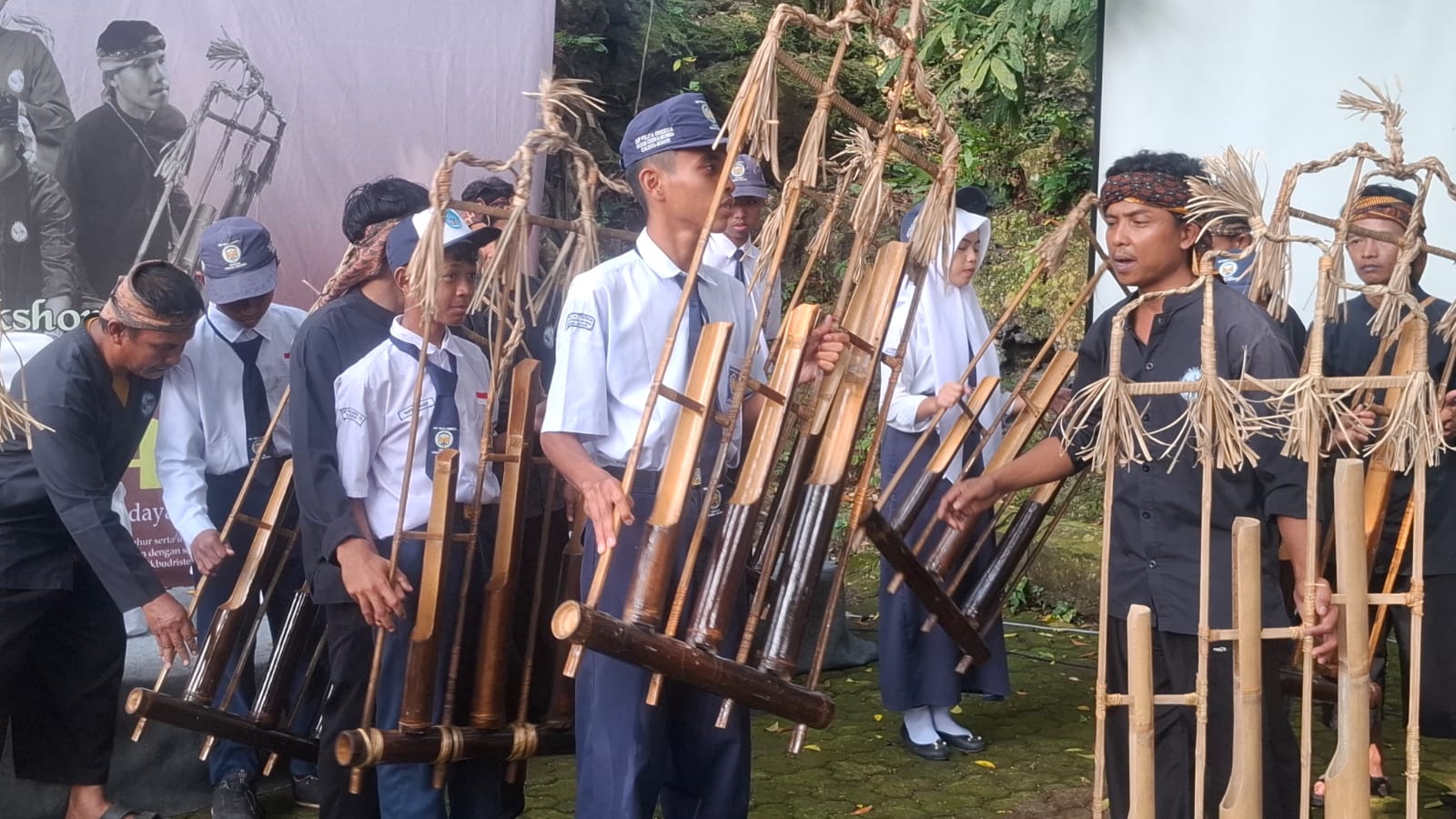 Workshop Angklung Gubrag di Goa Gudawang Perkuat Regenerasi Budaya Bogor 1 Workshop