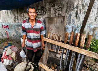 Pandai Besi 40 Tahun, Suwandi Jaga Warisan yang Kian Punah Pandai