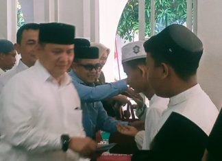10 Muharram, Sekwan DPRD Sumut Santuni Anak Yatim di Masjid Baitussyuro 10 muharram