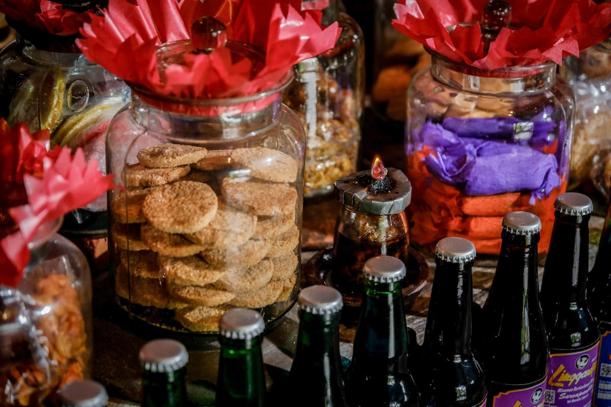 Snackpacking Tren Wisata Gen Z Eksplorasi Jajanan Pasar Tradisional 1 Snackpacking