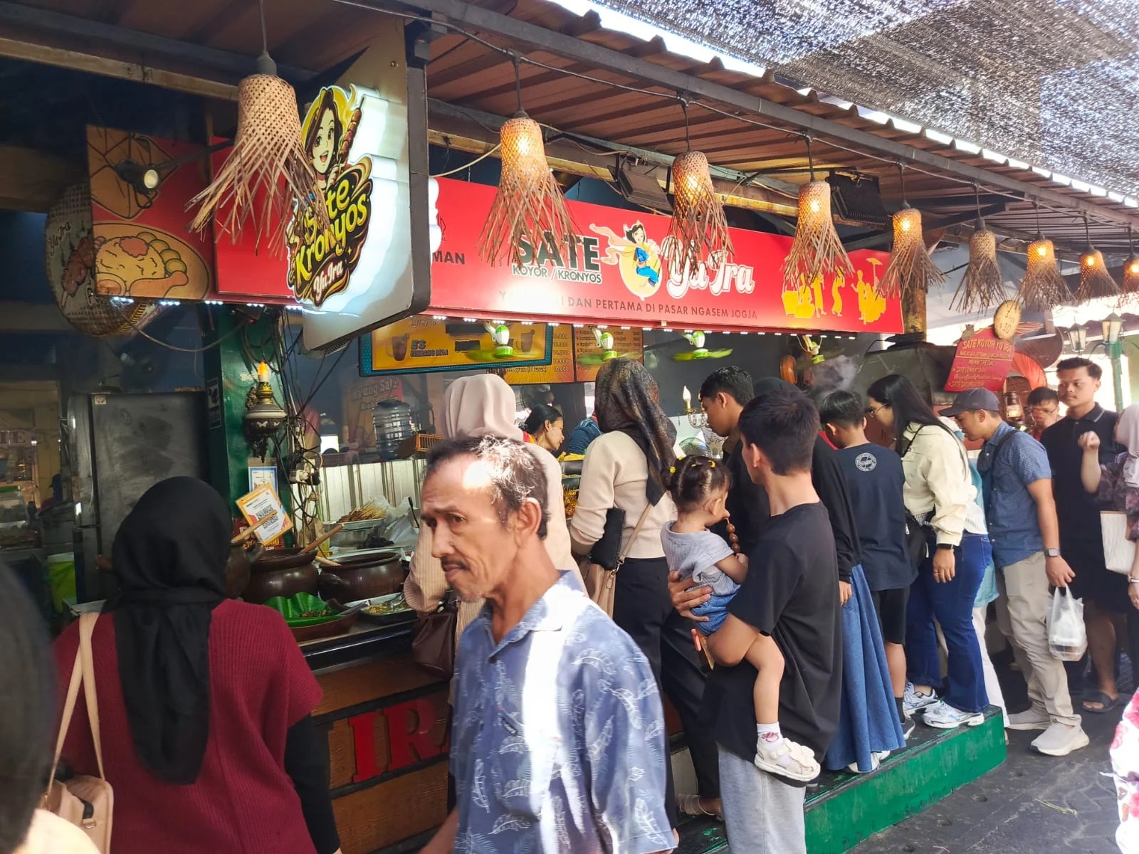 Snackpacking Tren Wisata Gen Z Eksplorasi Jajanan Pasar Tradisional 3 Snackpacking