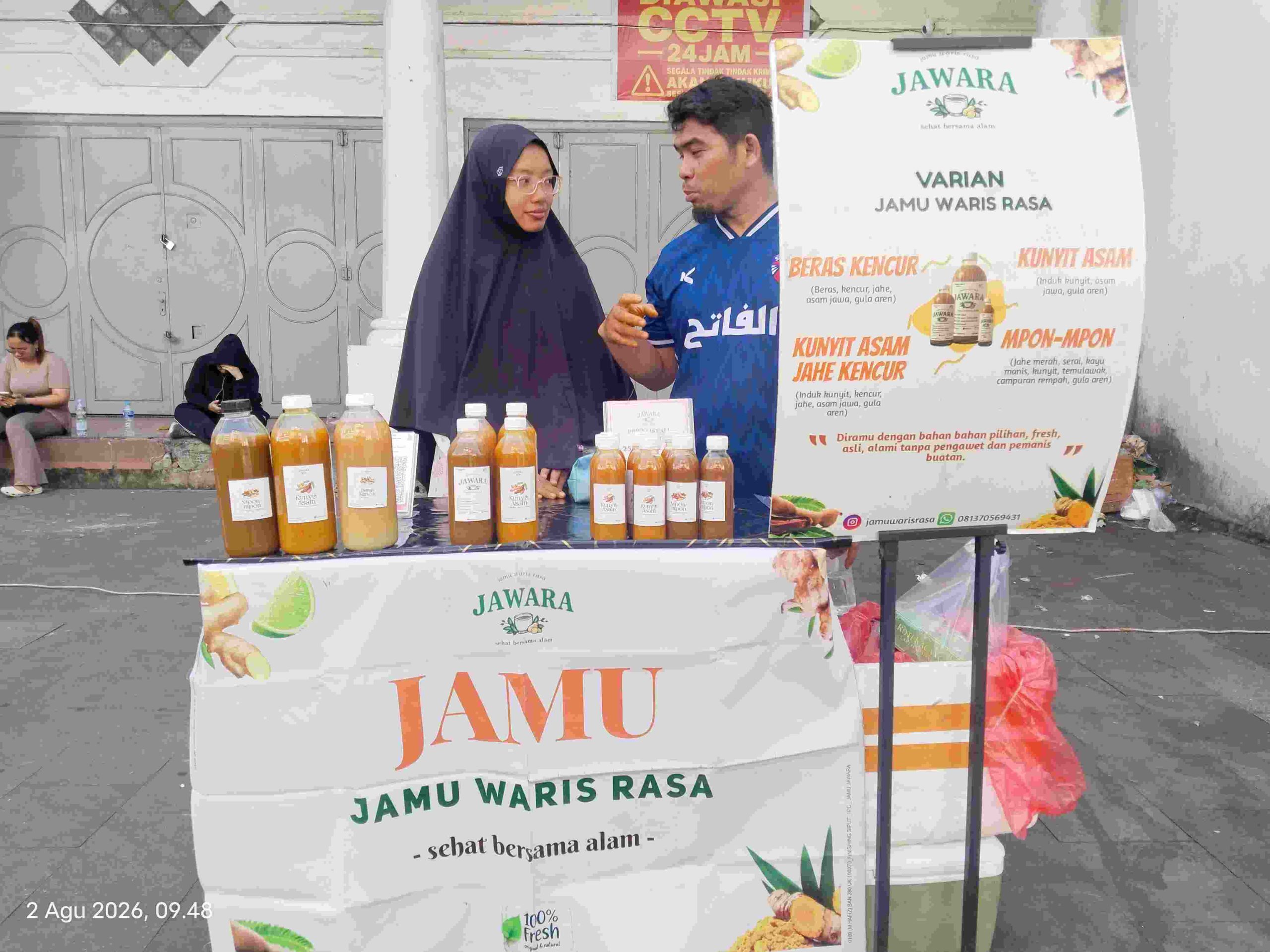Lestarikan Jamu Tradisional, Pasutri Ini Jualan Jawara di CFD Kesawan 1 Jamu