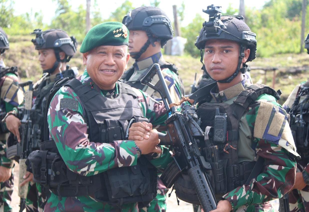 Baret Merah di Hamparan Sawah 1 Sawah