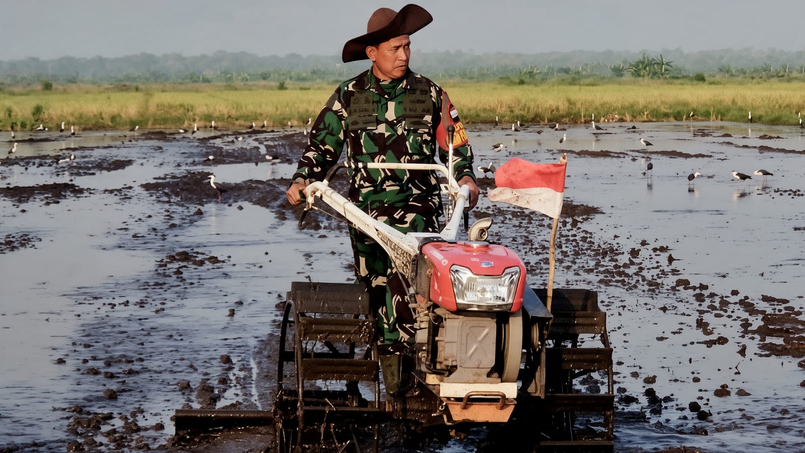 Letjen TNI (Purn.) Dr. Ahmad Rizal Ramdhani, 15 Bulan Memimpin BULOG 1 Letjen